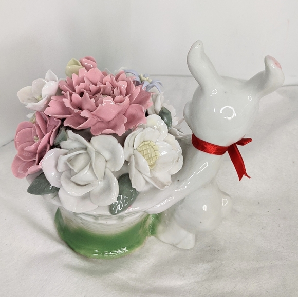 Easter Bunny with Porcelain Flowers Vintage - Picture 2 of 11